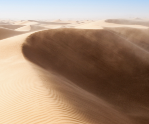 What causes dust from the Sahara to fly into Europe?